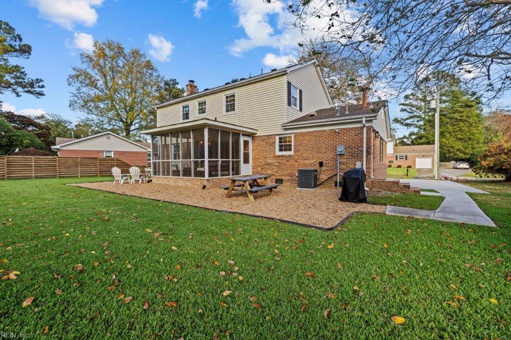 745 Queen Elizabeth DR