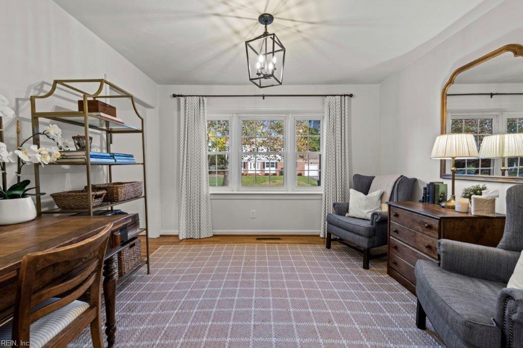 745 Queen Elizabeth DR