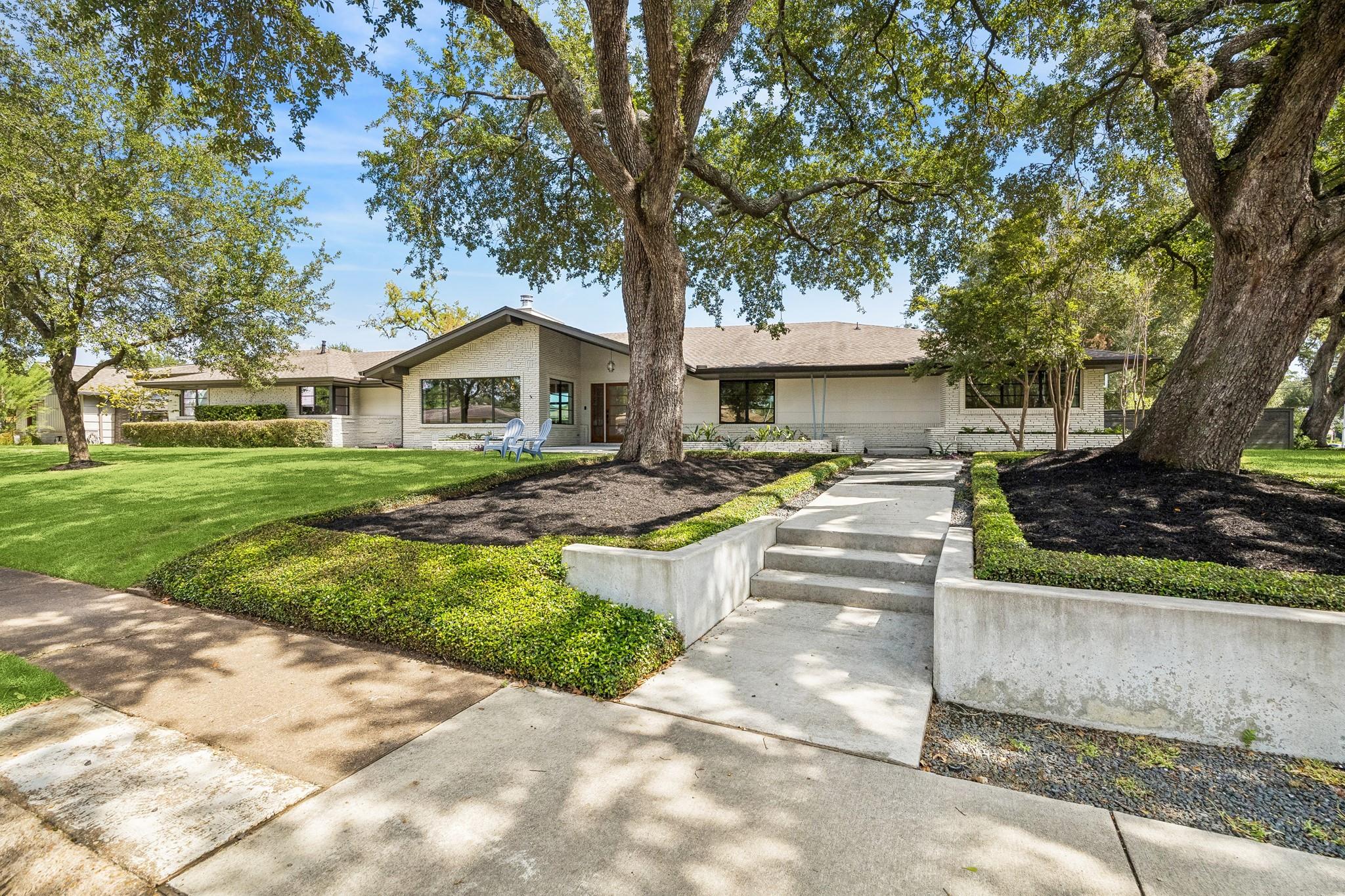902 Worthshire Street