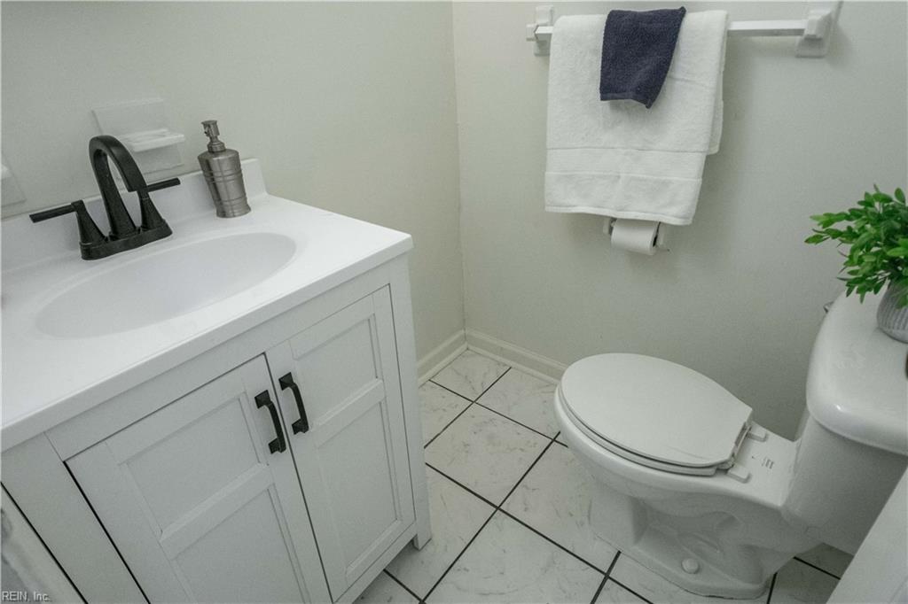 809 Sussex CT
