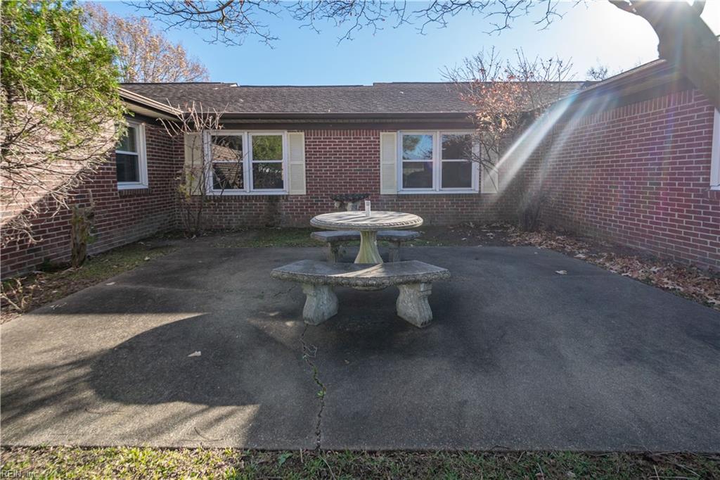 809 Sussex CT