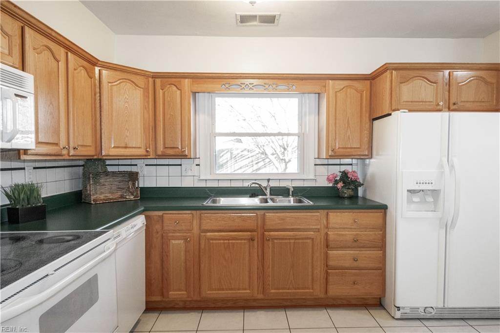 809 Sussex CT