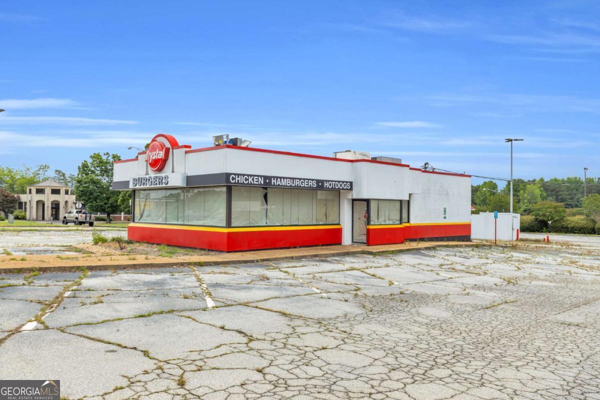 2484 MAIN Street E