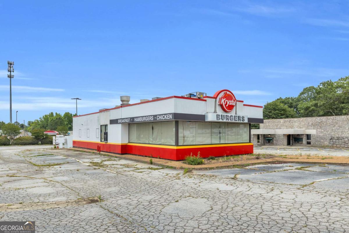 2484 MAIN Street E