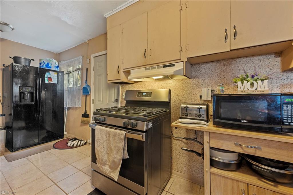 138 Weaver RD E