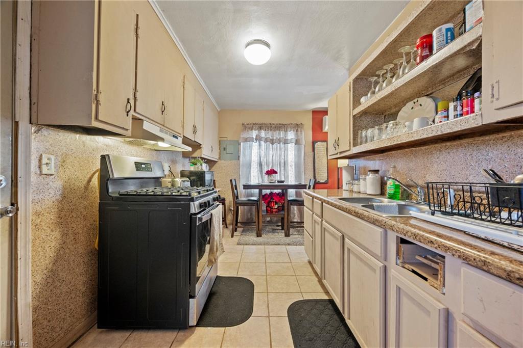 138 Weaver RD E