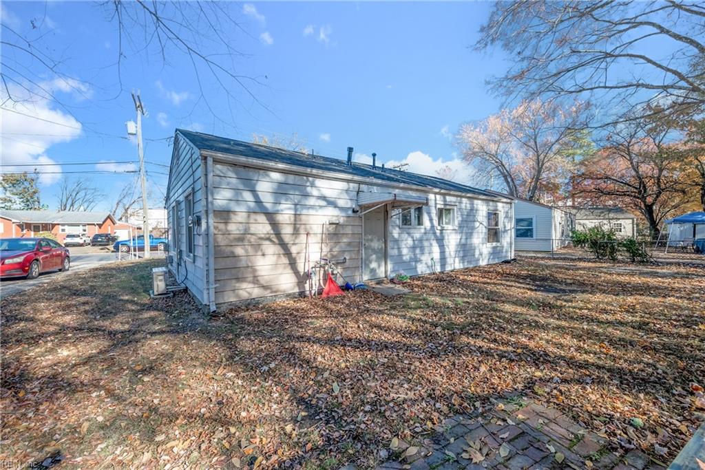 138 Weaver RD E