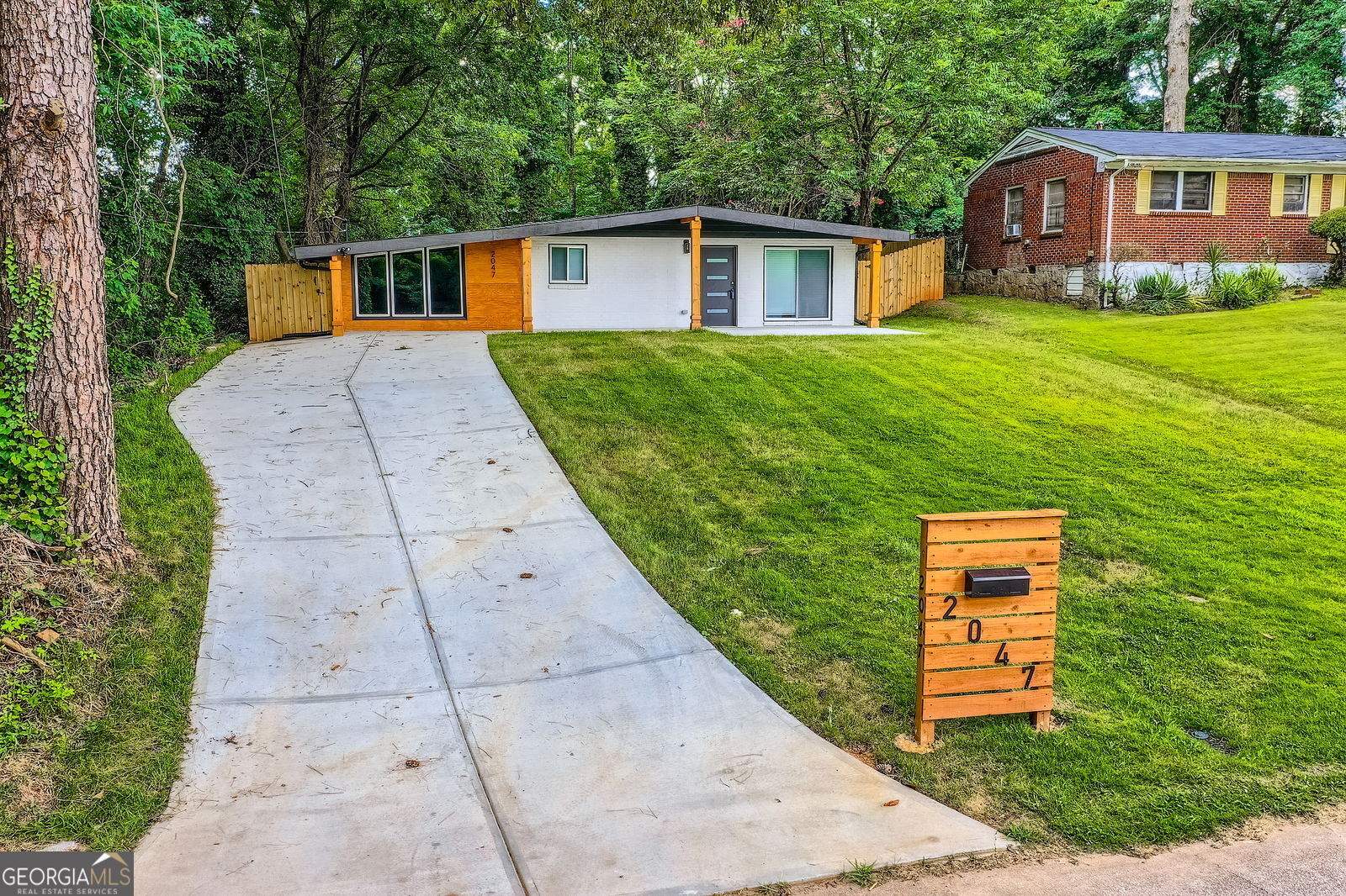2047 Boulderview Drive SE