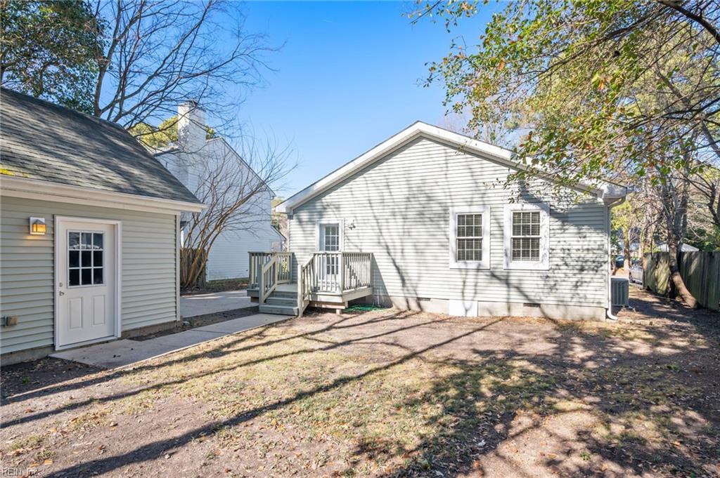 1445 Longwood DR