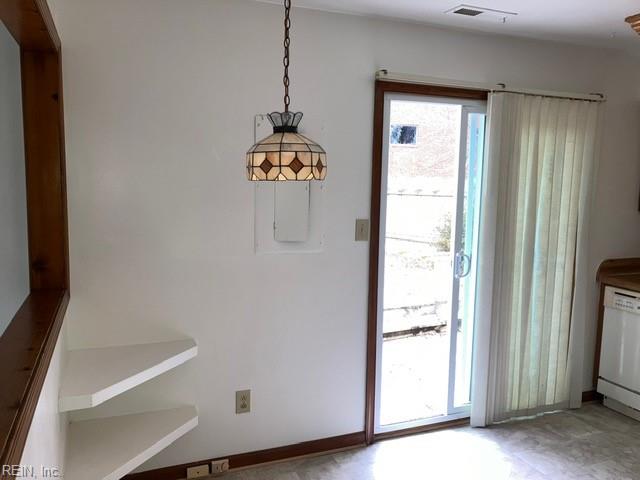 1592 Hummingbird LN