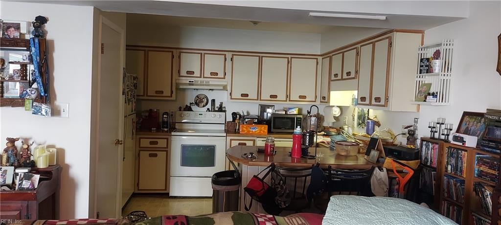 2102 Point Hollow CT