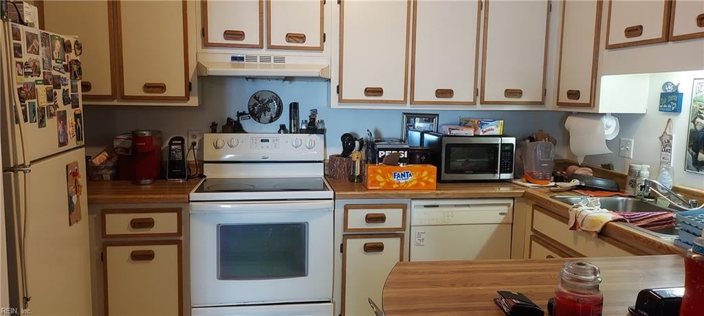 2102 Point Hollow CT