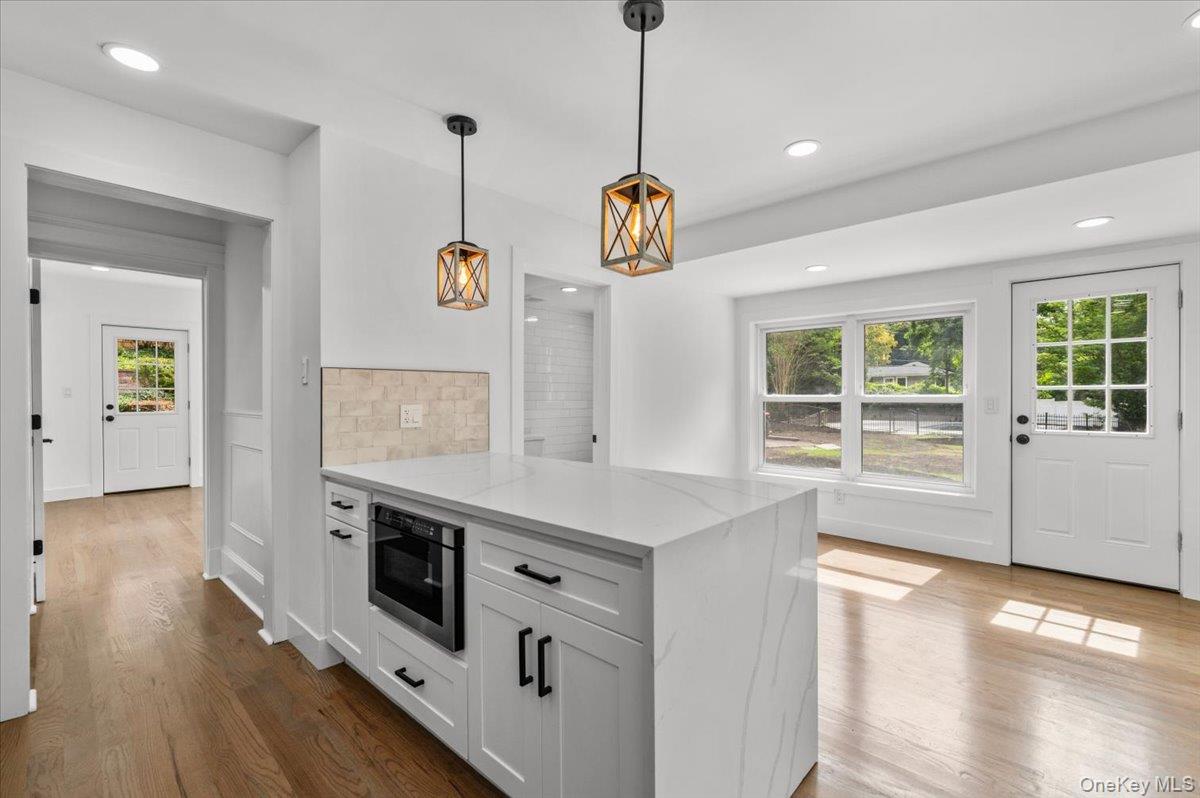 28 Ketewomoke Drive