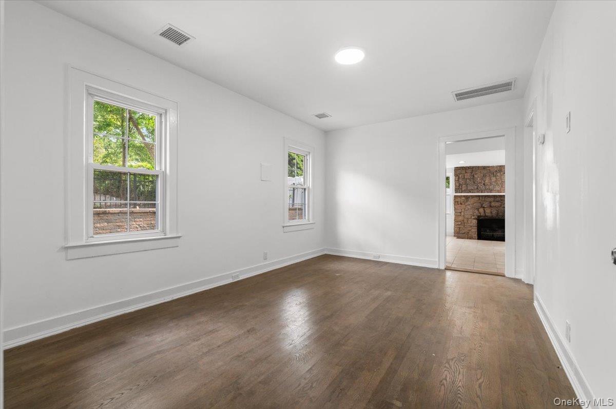 28 Ketewomoke Drive