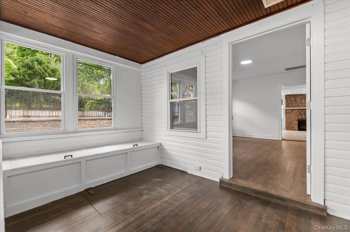 28 Ketewomoke Drive
