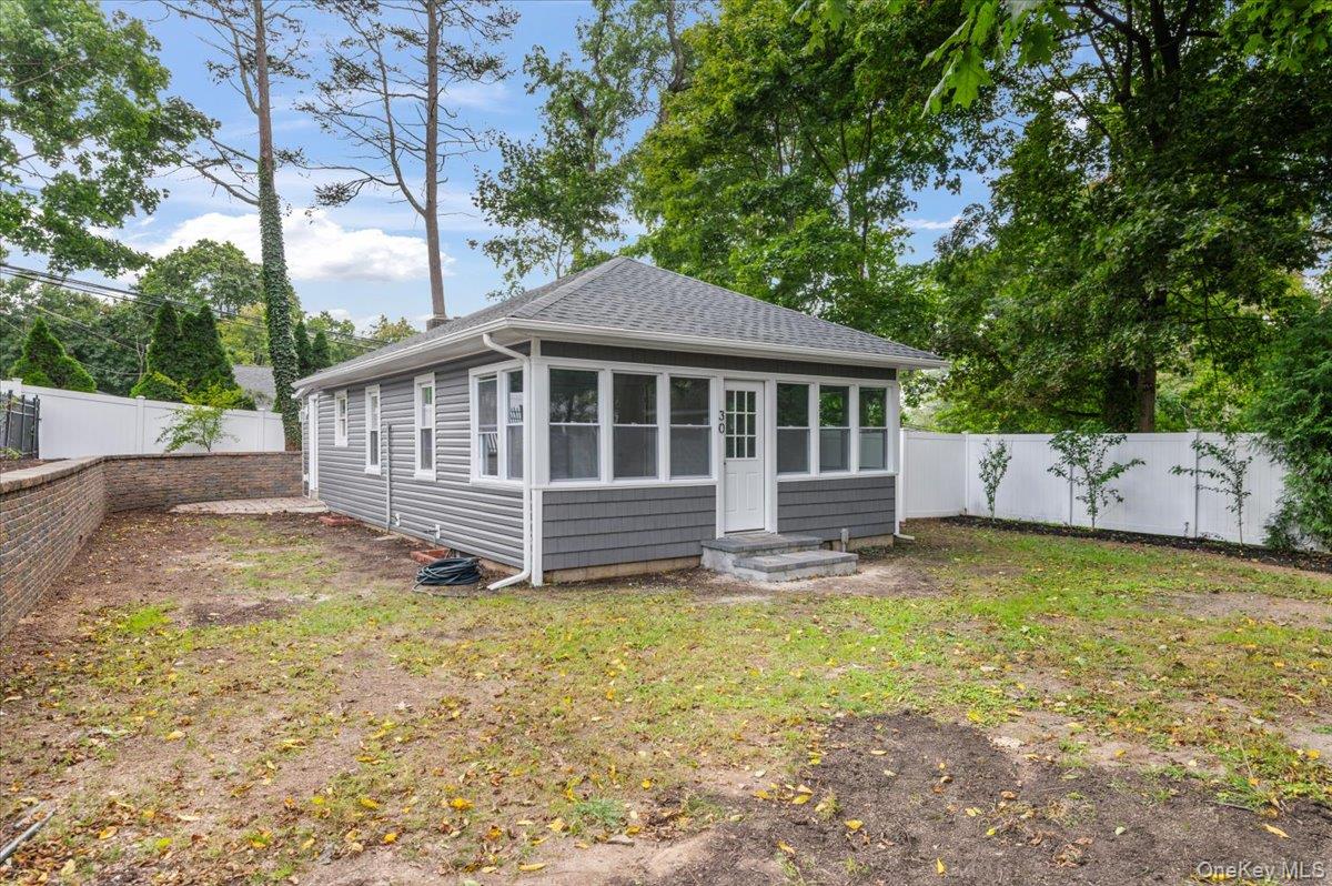 28 Ketewomoke Drive