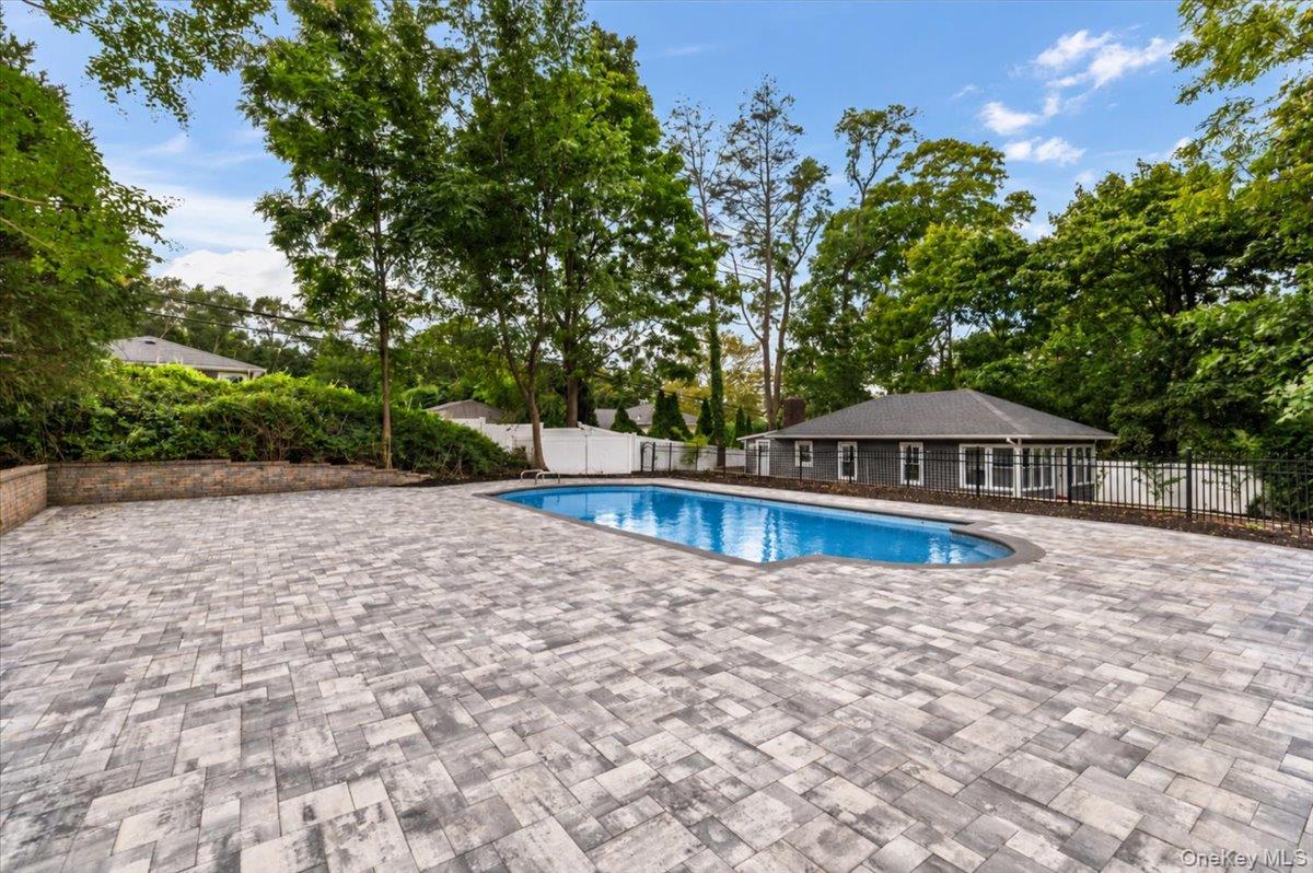 28 Ketewomoke Drive