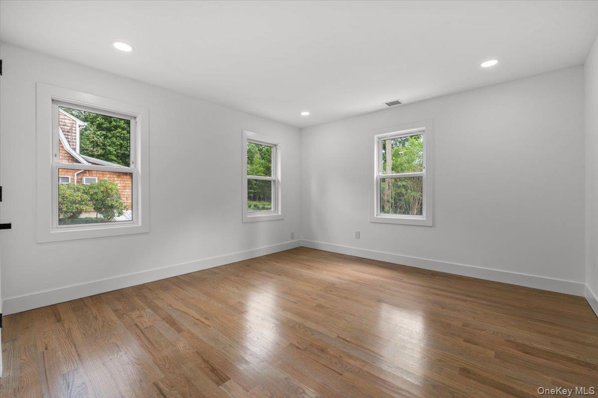 28 Ketewomoke Drive