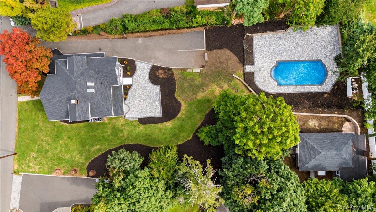 28 Ketewomoke Drive