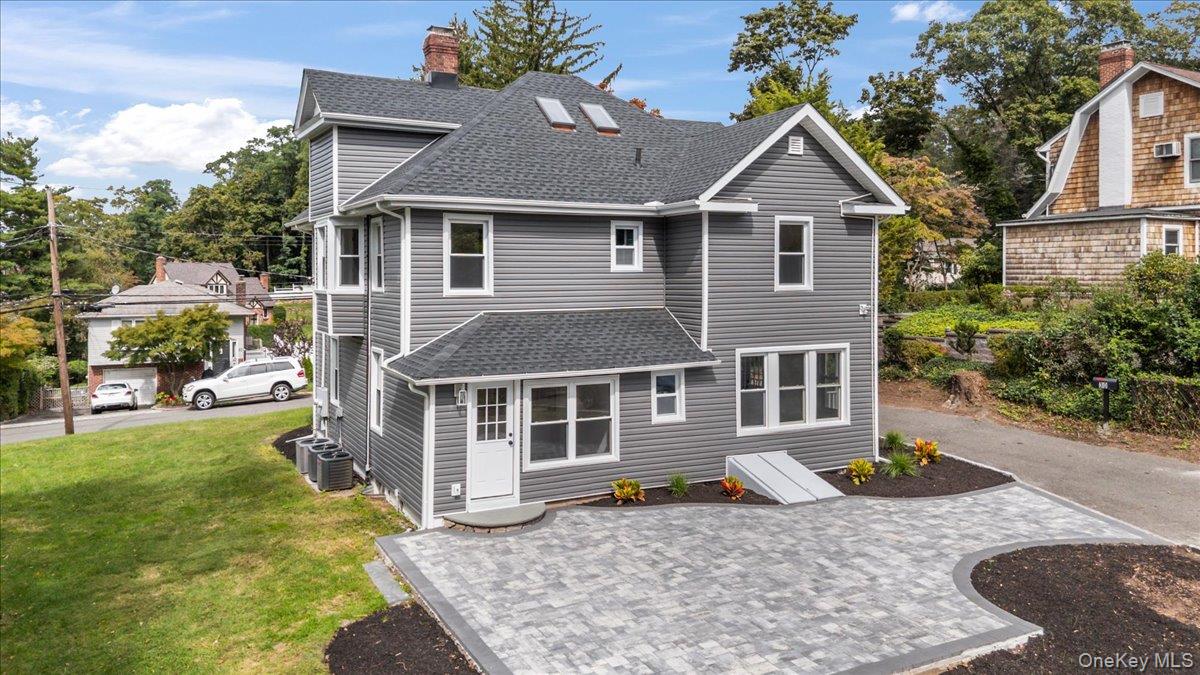 28 Ketewomoke Drive