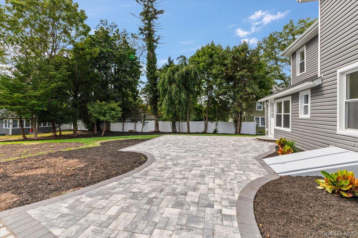 28 Ketewomoke Drive