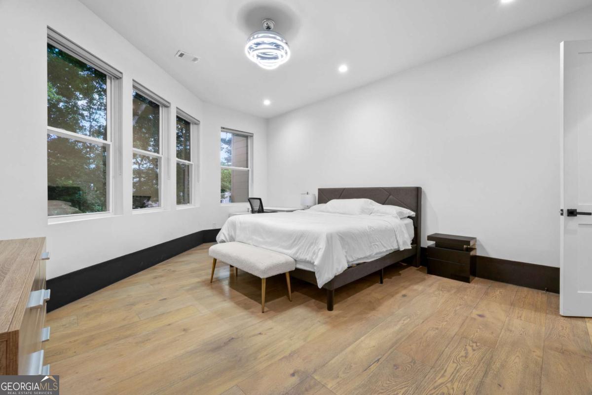 2401 Greenglade Road NE