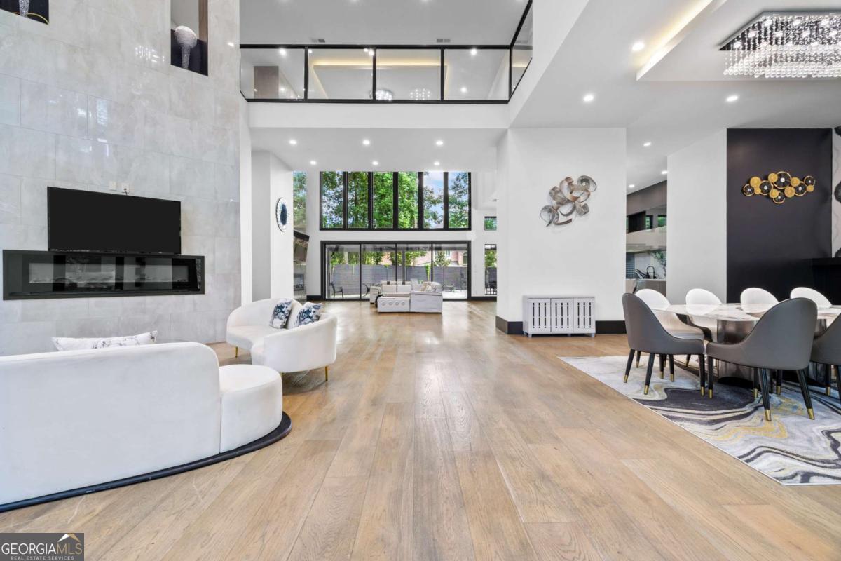 2401 Greenglade Road NE