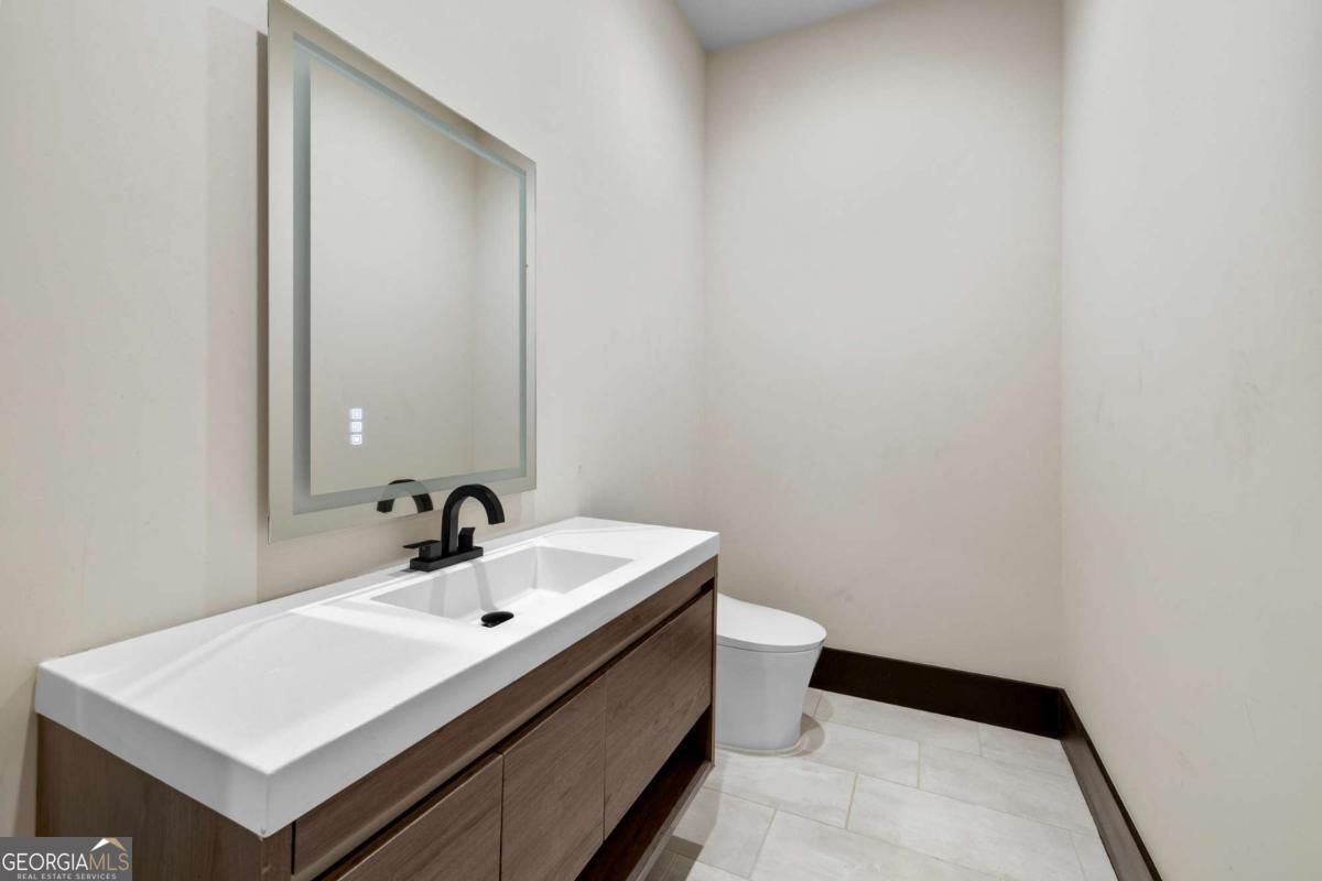 2401 Greenglade Road NE