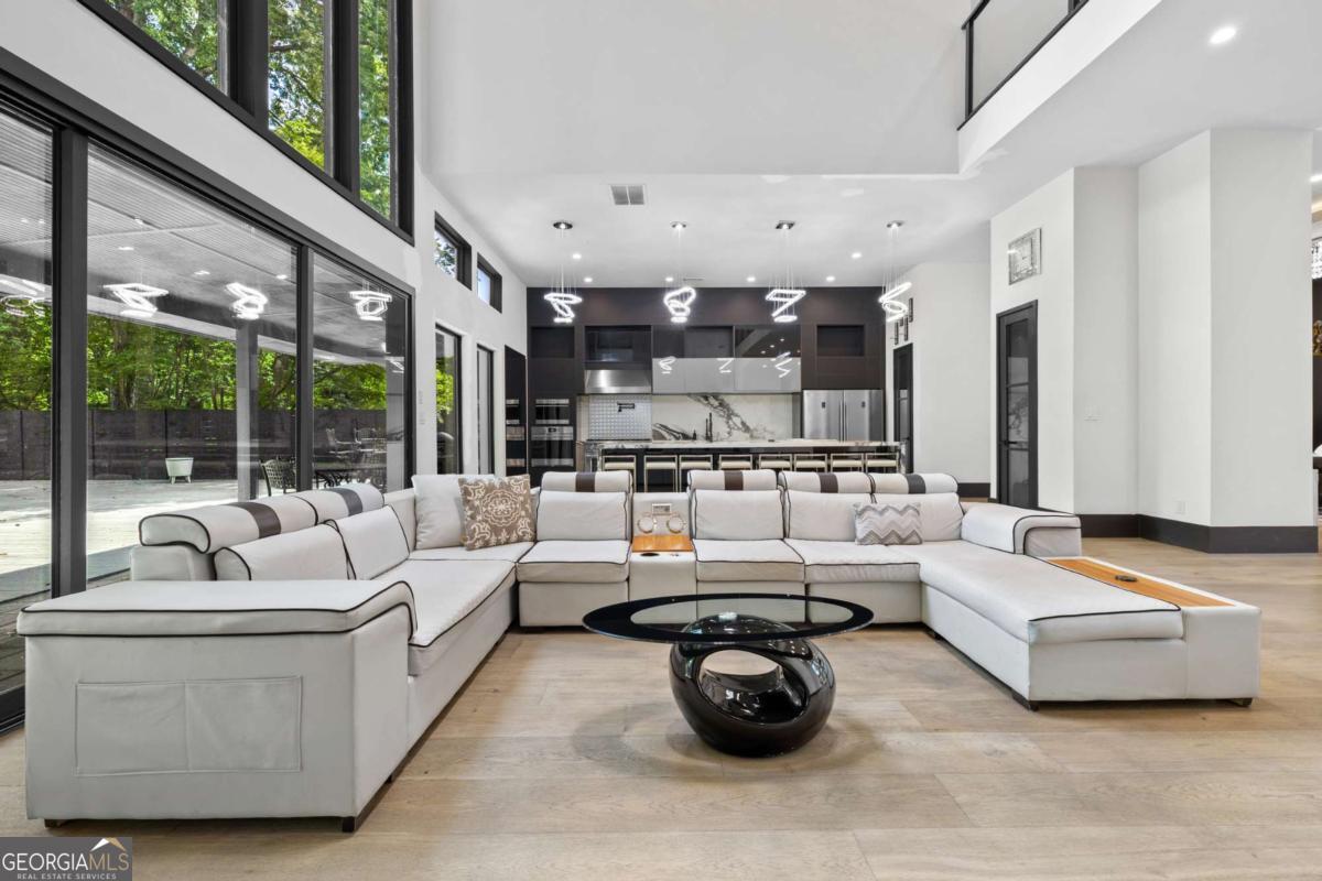 2401 Greenglade Road NE