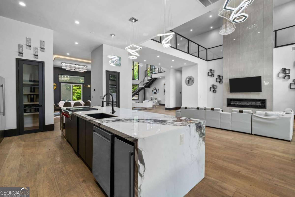 2401 Greenglade Road NE