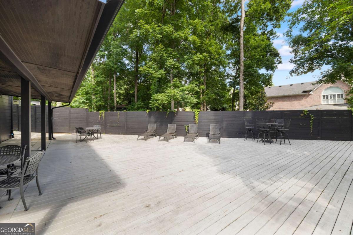 2401 Greenglade Road NE