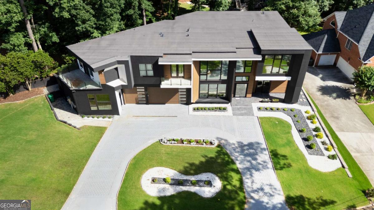 2401 Greenglade Road NE