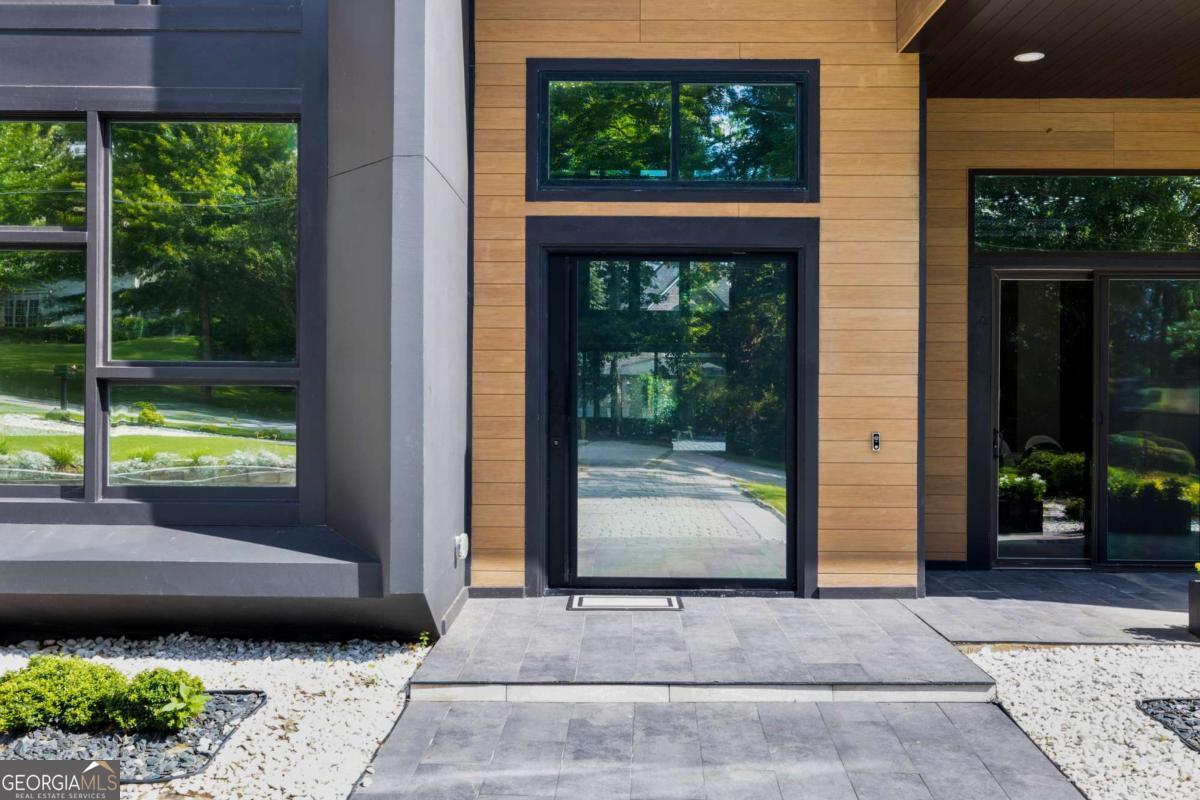 2401 Greenglade Road NE