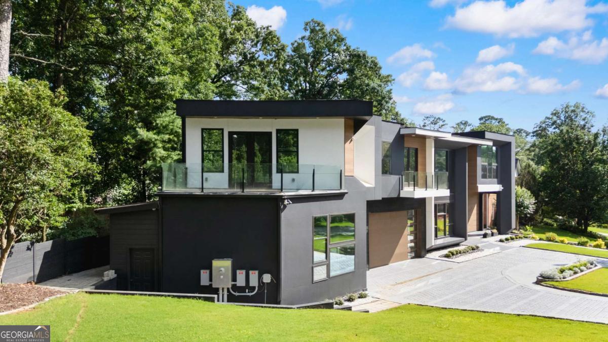 2401 Greenglade Road NE