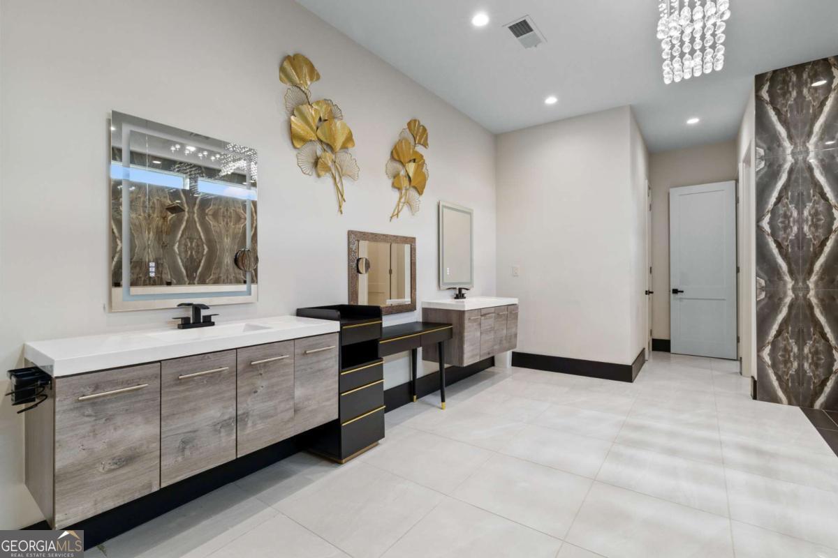 2401 Greenglade Road NE