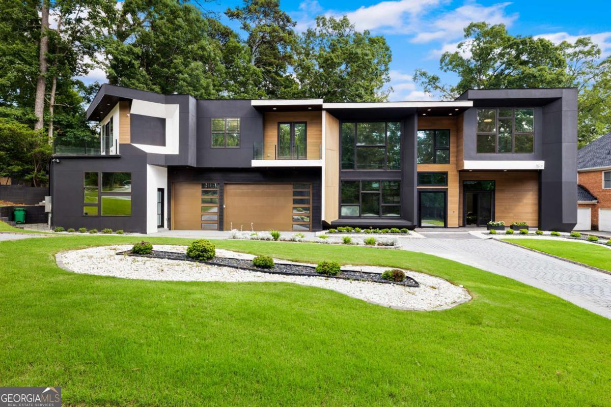 2401 Greenglade Road NE