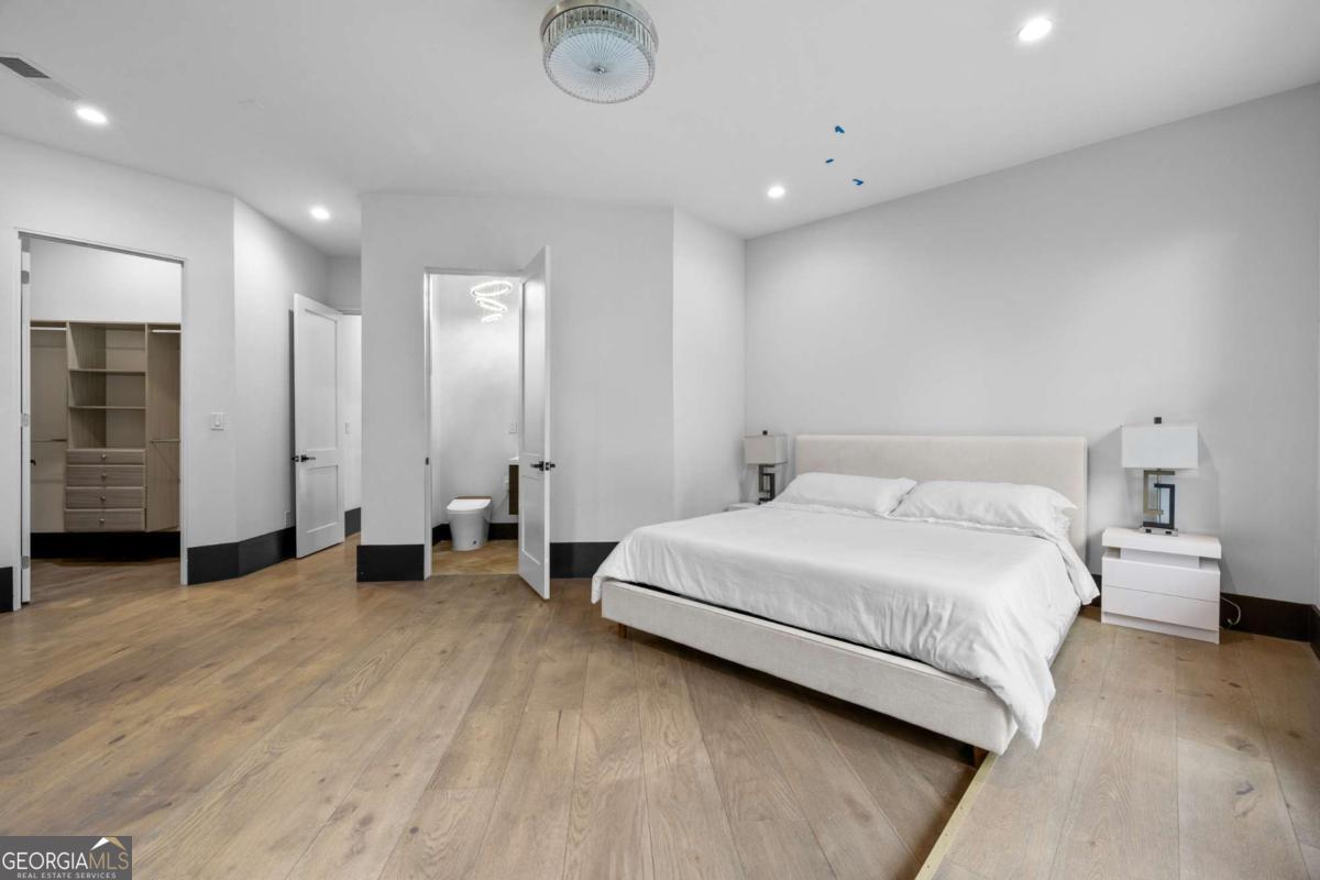 2401 Greenglade Road NE