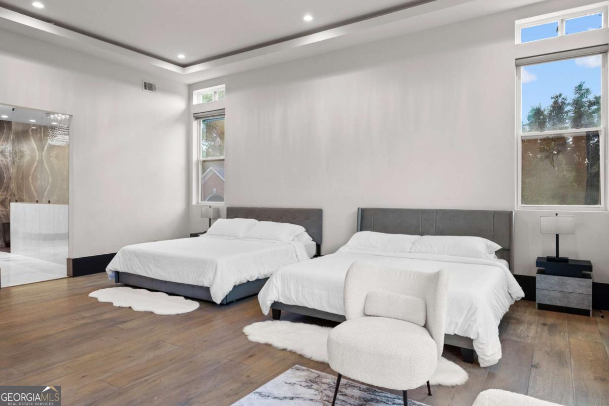 2401 Greenglade Road NE