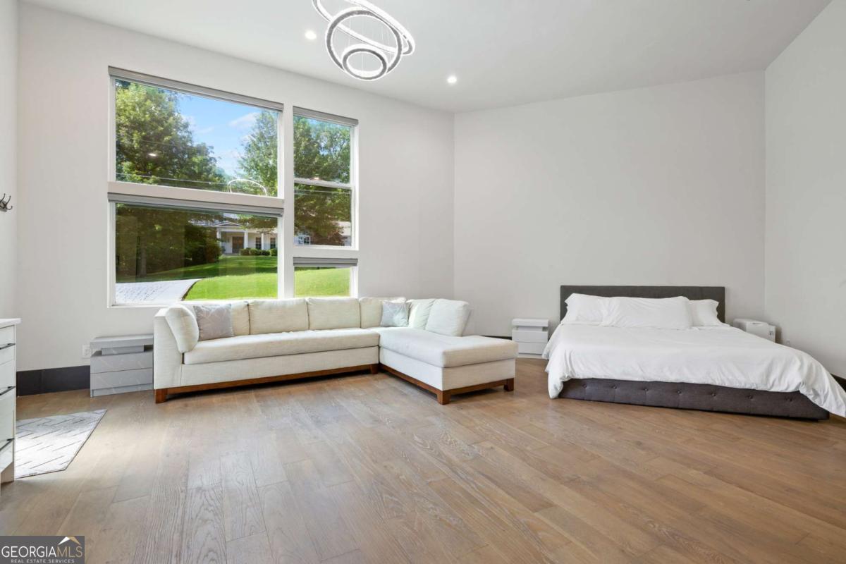 2401 Greenglade Road NE