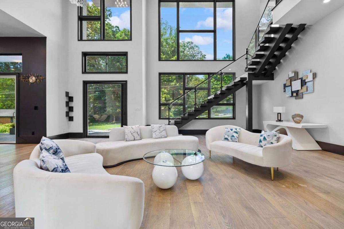 2401 Greenglade Road NE