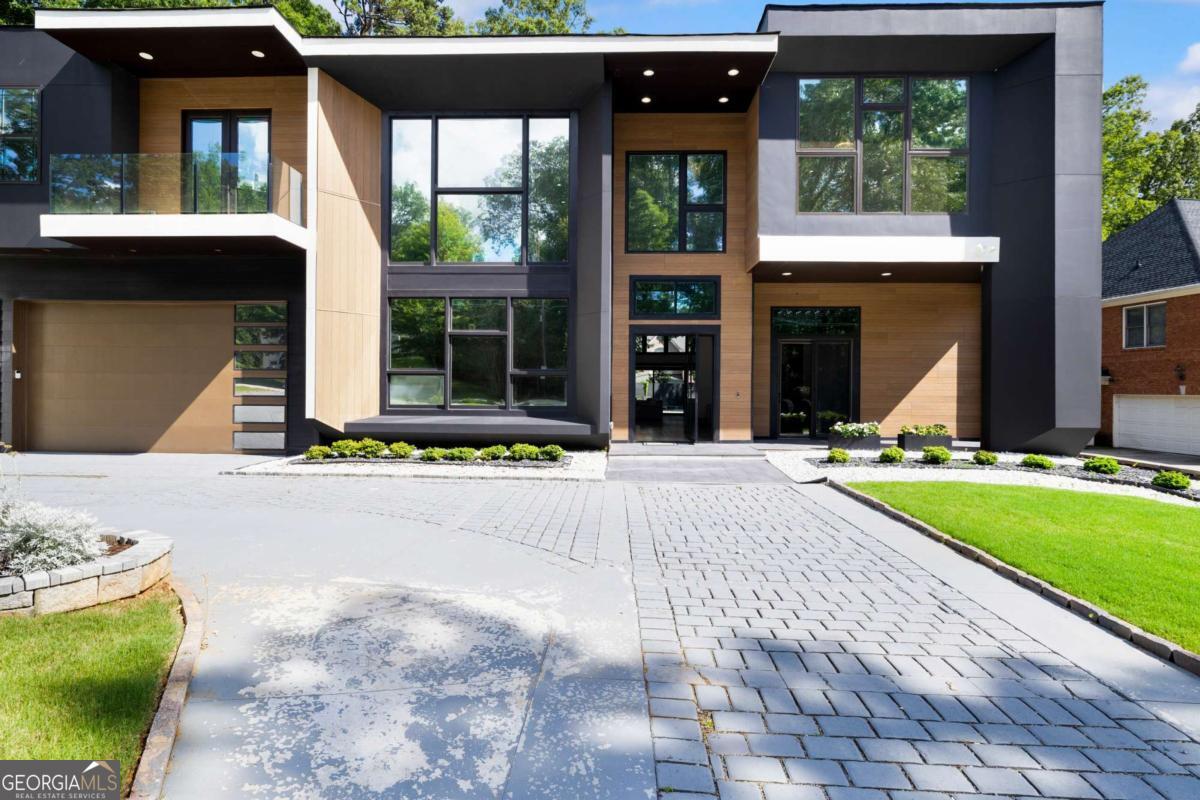 2401 Greenglade Road NE