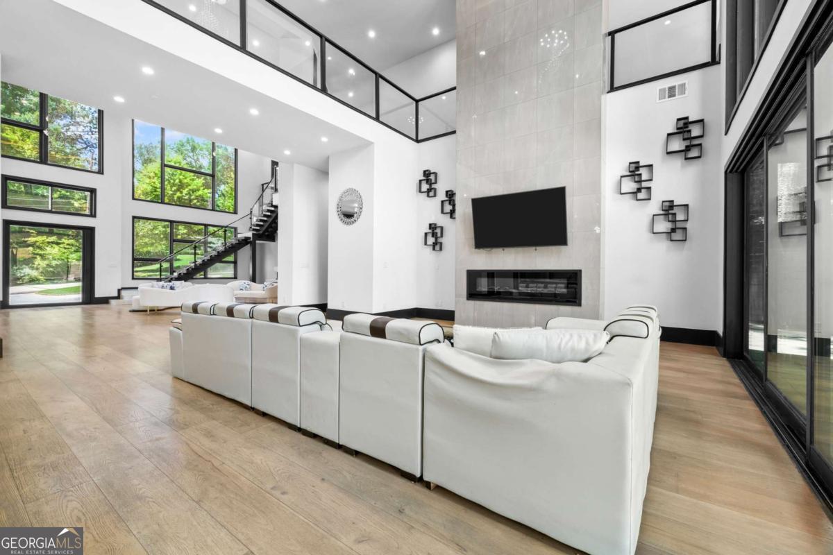 2401 Greenglade Road NE