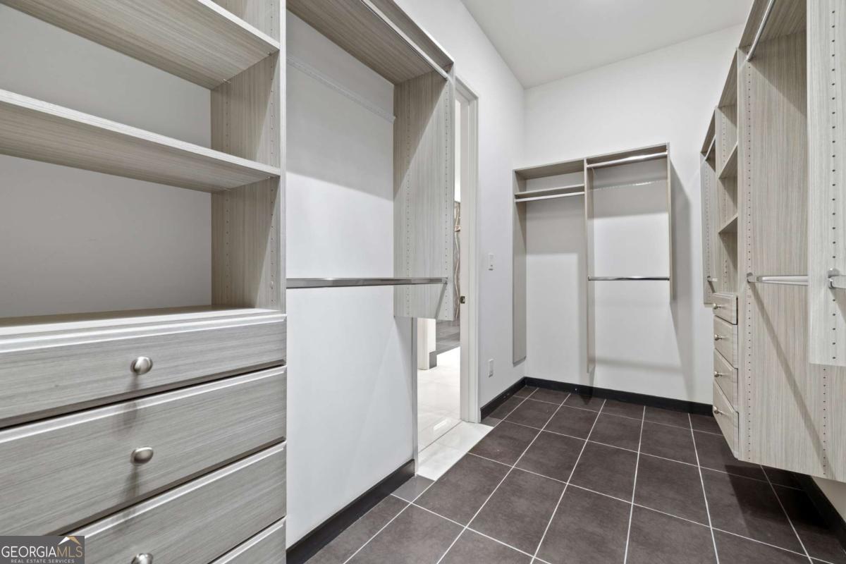 2401 Greenglade Road NE