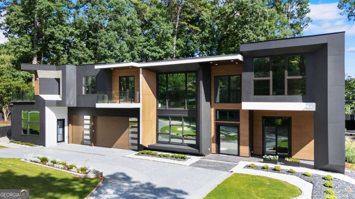 2401 Greenglade Road NE