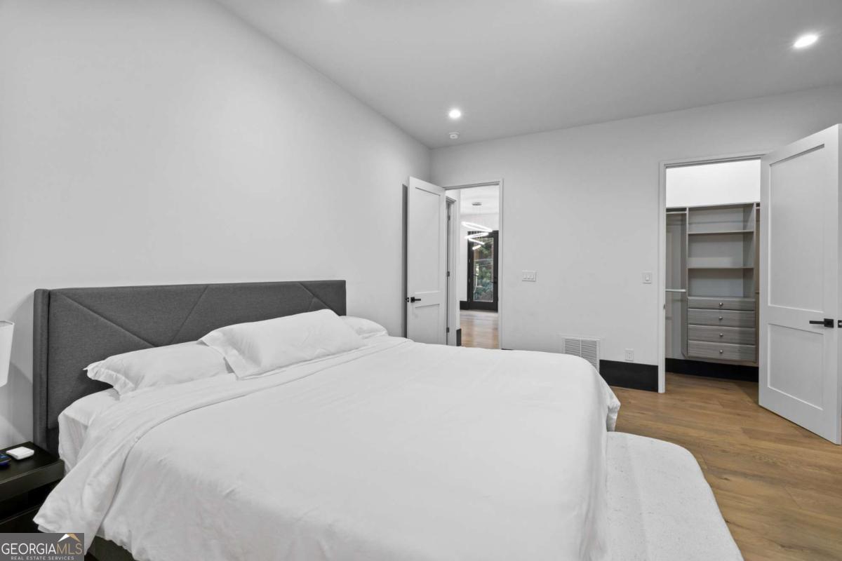 2401 Greenglade Road NE