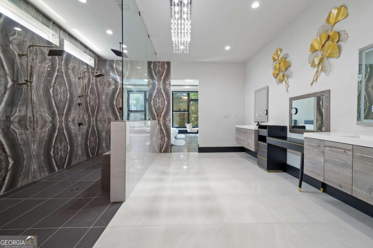 2401 Greenglade Road NE