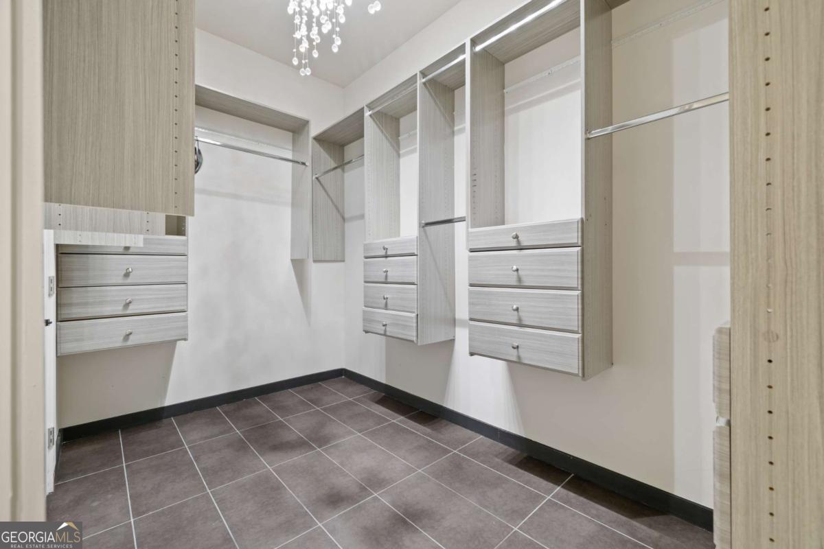 2401 Greenglade Road NE