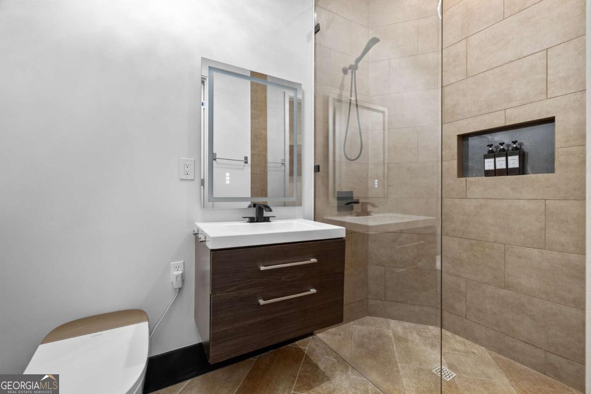 2401 Greenglade Road NE