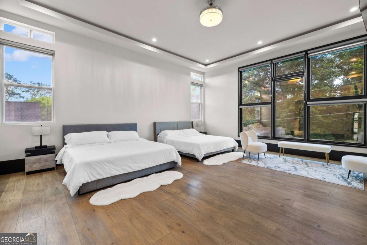 2401 Greenglade Road NE