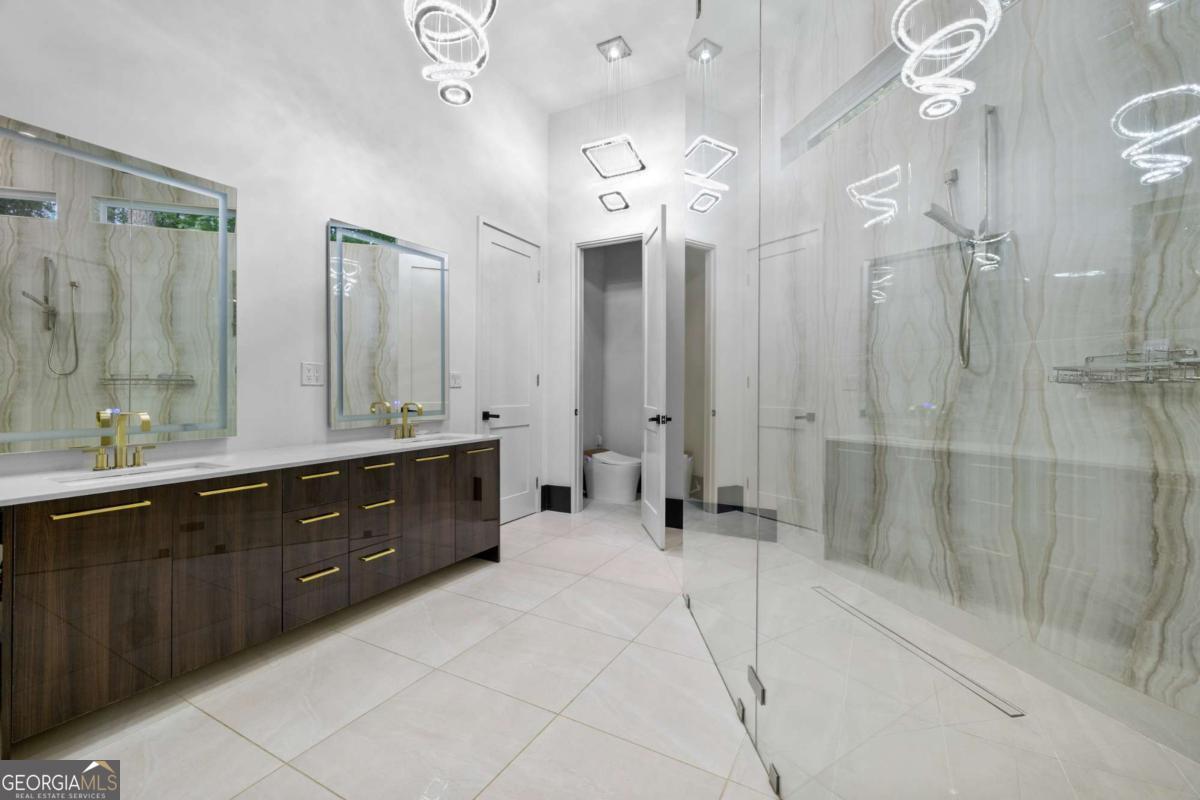 2401 Greenglade Road NE